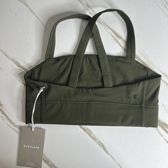 Everlane The Perform Cropped Top NWT in Dark Green Size XS SOLD OUT ONLINE - Picture 9 of 10